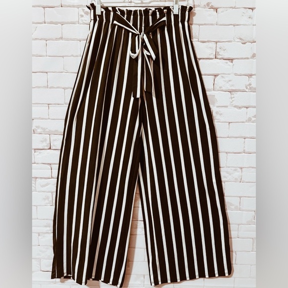 LA Gypsy Pants - LA Gypsy Black and White Striped Women's Pants Size Medium
Summer Wide Leg 🔥🔥🔥